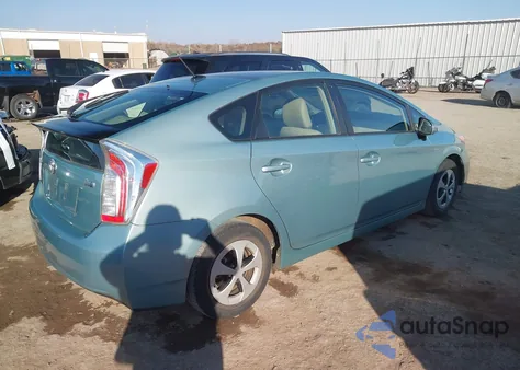 2014 Toyota Prius Three z USA, uszkodzony, nr VIN JTDKN3DU6E1839371